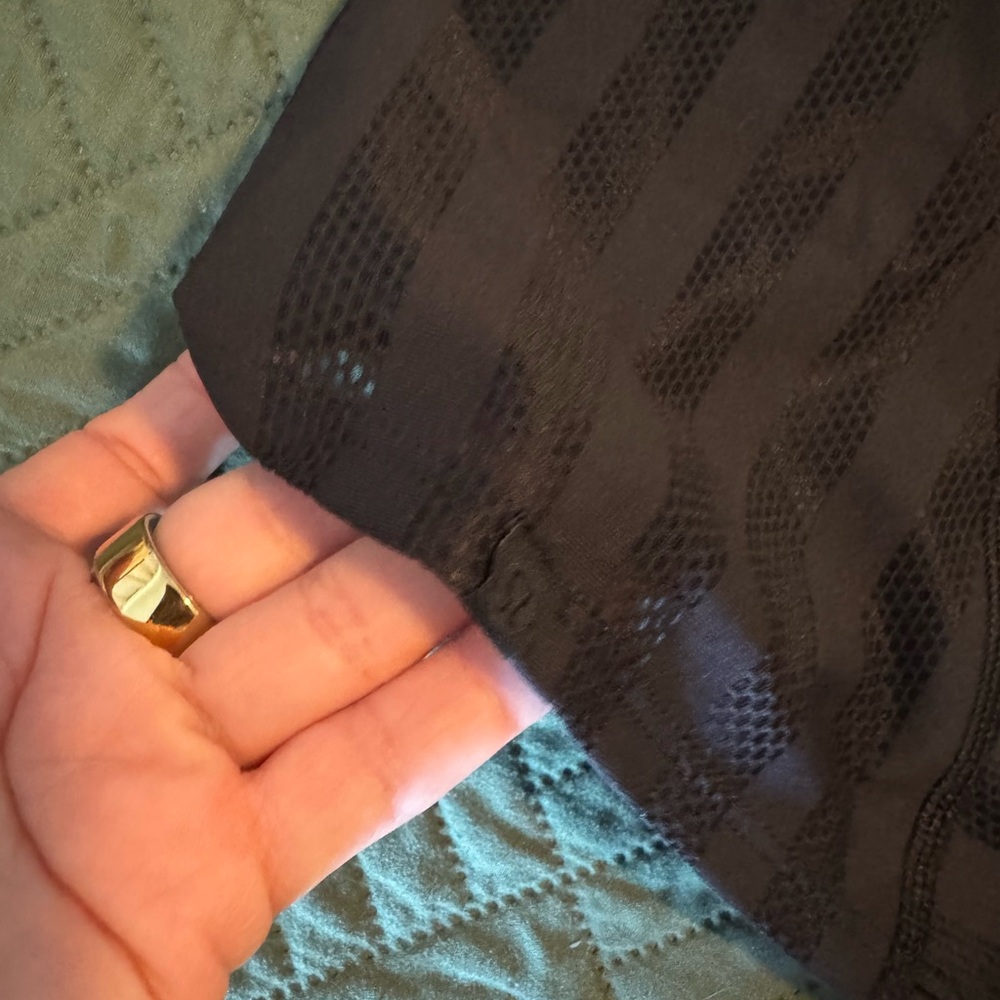 Bundle of 4 Peloton Lululemon Tops - Picture 13 of 13